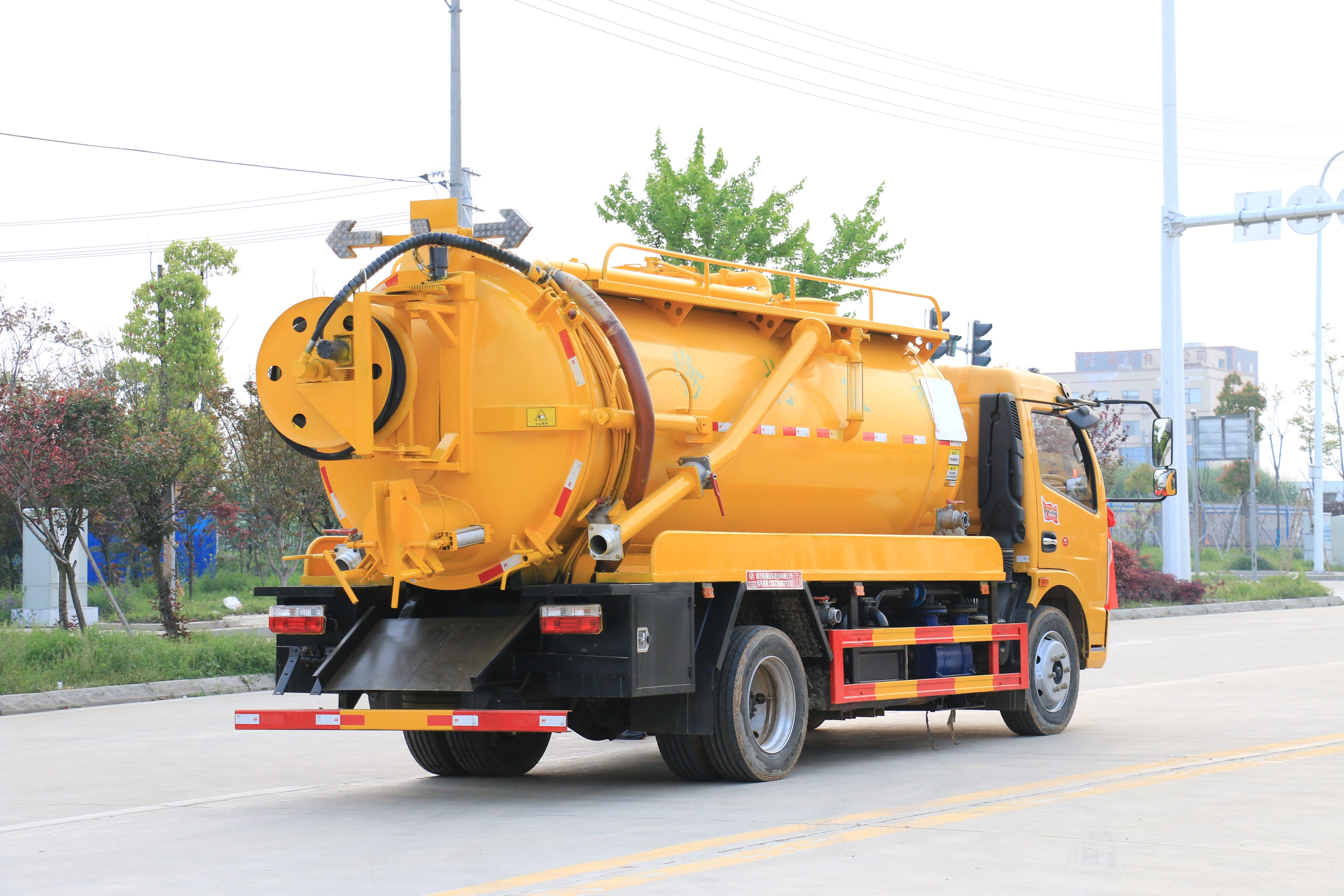 國六東風清洗吸污車（聯合疏通(tōng)車）