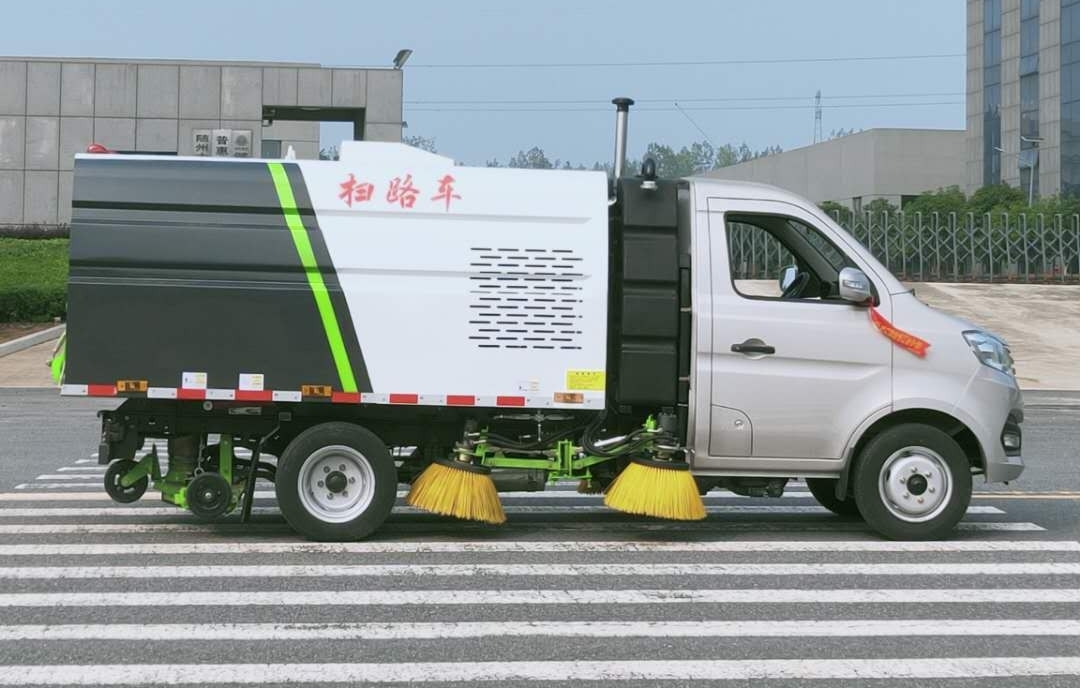 長(cháng)安小型掃路車