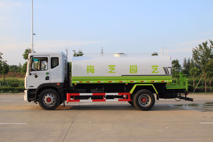 東風D9型 14方灑水(shuǐ)車