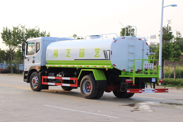 東風D9型 14方灑水(shuǐ)車