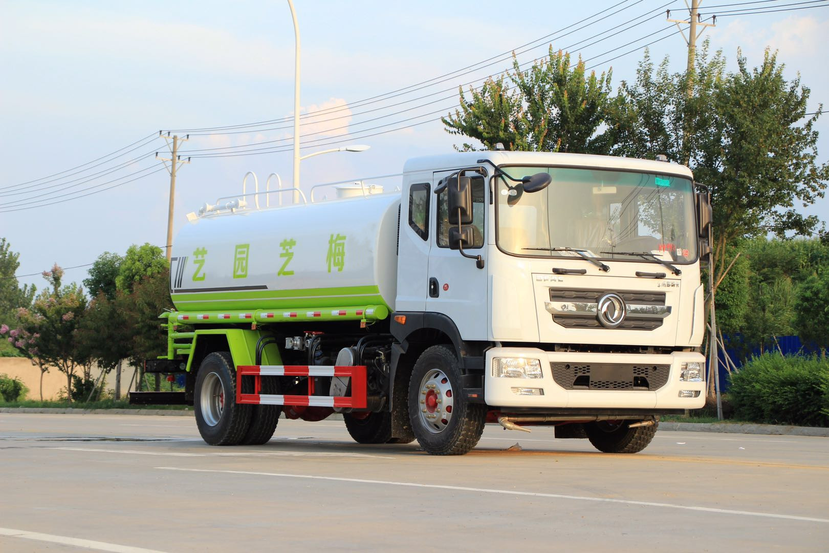 東風D9型 14方灑水(shuǐ)車