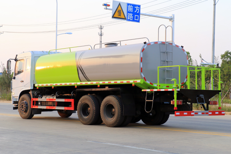 東風專底後雙橋灑水(shuǐ)車 18-20方