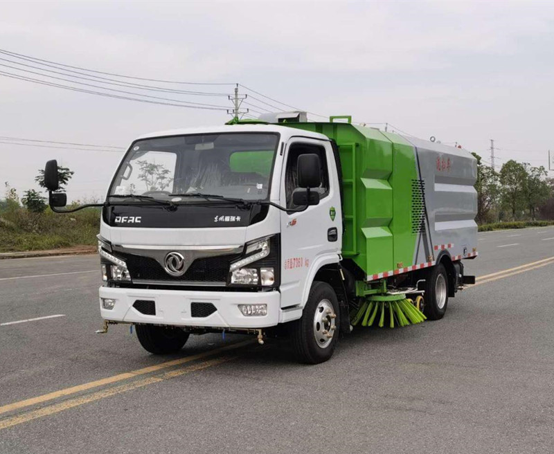 小多(duō)利卡D6  洗掃車3308軸距