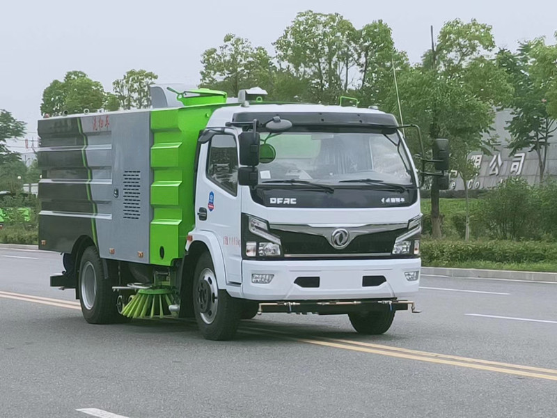 大(dà)多(duō)利卡3800軸距 洗掃車